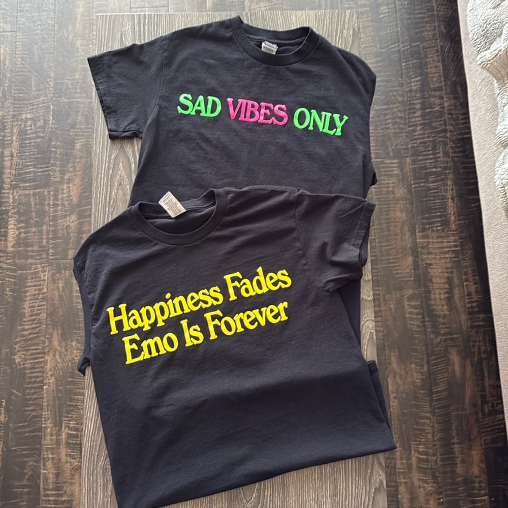 Jac Vanek Elder Emo T-shirt bundle, size Small